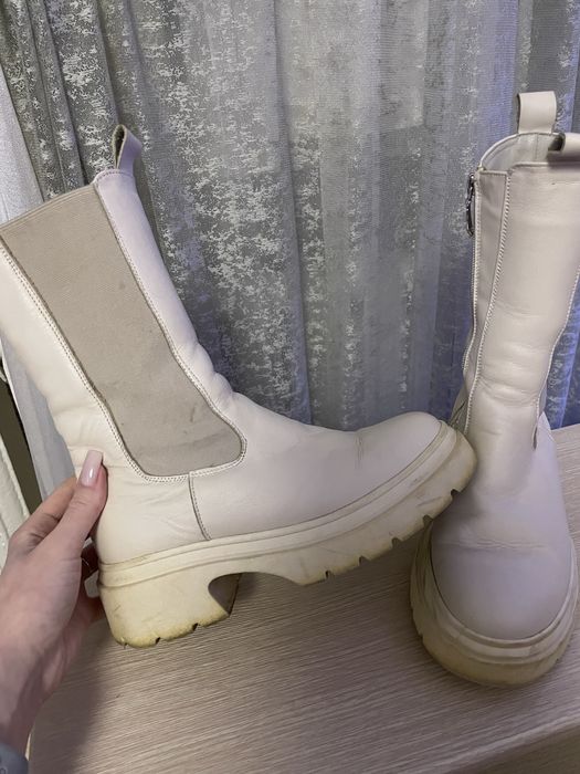 Стильні білі челсі на платформі