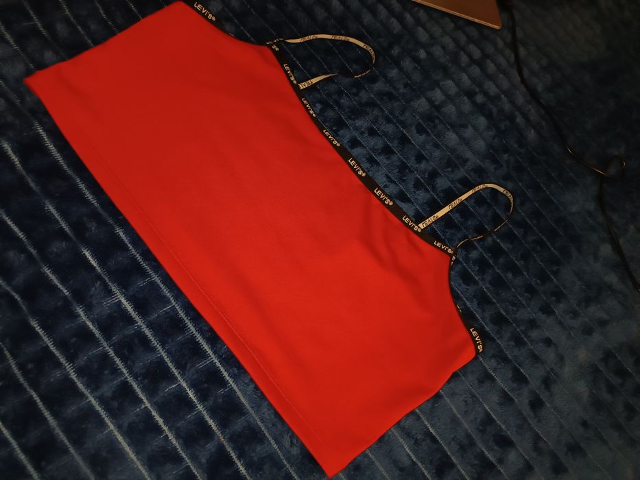 Стильний червоний топ Levi's