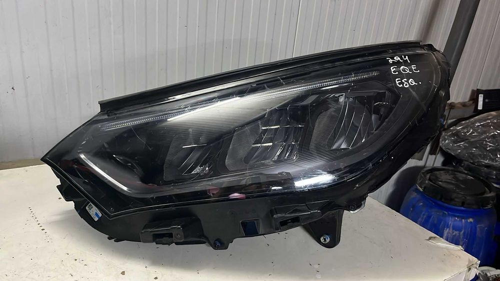 Farol esquerdo Mercedes Benz EQE 350