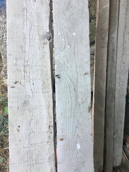 Lote de pranchas para andaimes ou cofragem