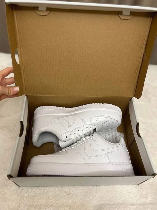 Buty damskie i męskie 36-44 nowe logowane wysylane w kartonie