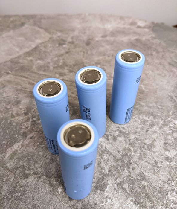 Акумулятор LG M58T 21700 найбільш ємкий 5800 mAh, сині