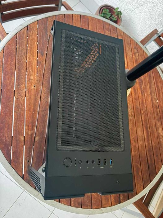 Caixa MSI Vampiric 010 RGB