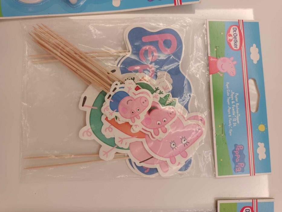 Zestaw urodzinowy Świnka Peppa dekoracje tort foremka, nóż, toppery,
