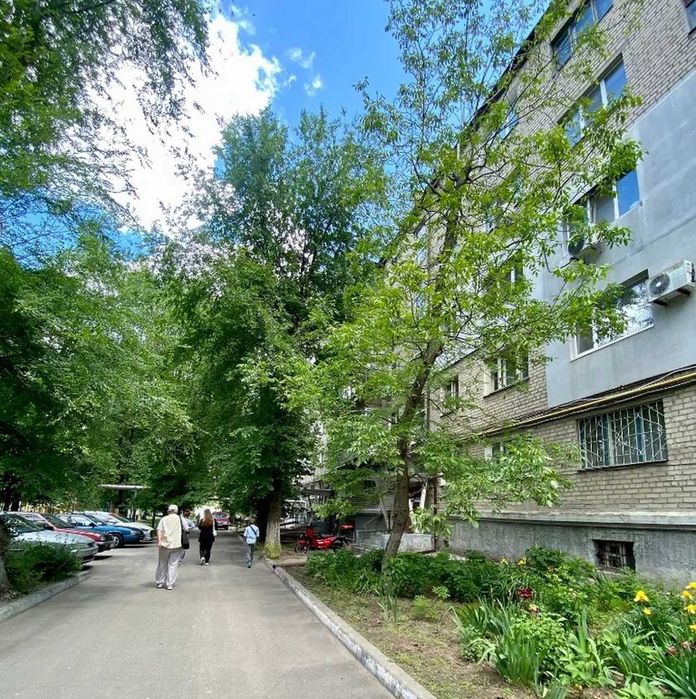 Продам 2-к квартиру в кирпичном доме на Сухомлинского / Слобожанское
