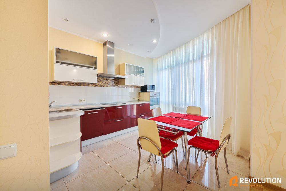 Без%, 3 кімн квартира вул. Дмитрівська 82, центр , метро, Лукʼянівська