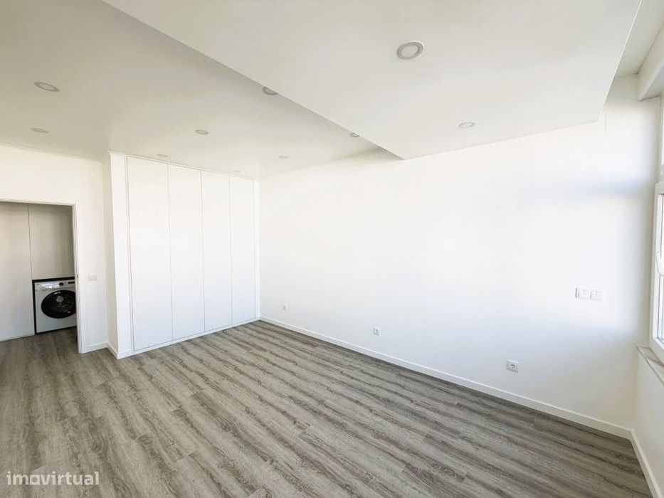 Apartamento T1 Renovado para Arrendamento no Centro de Santa Cruz -...