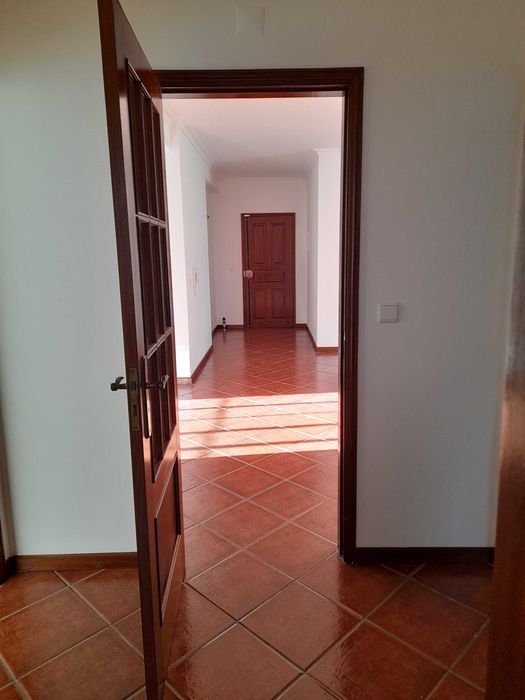 Apartamento T2 no centro com garagem individual