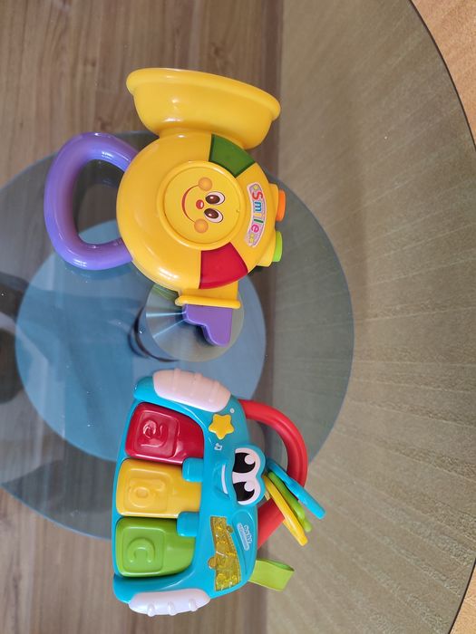 Игрушки музыкальные, погремушки, грызунки.