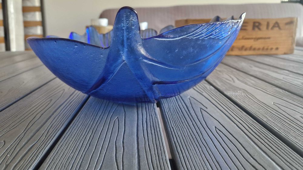 Taça de vidro azul grande