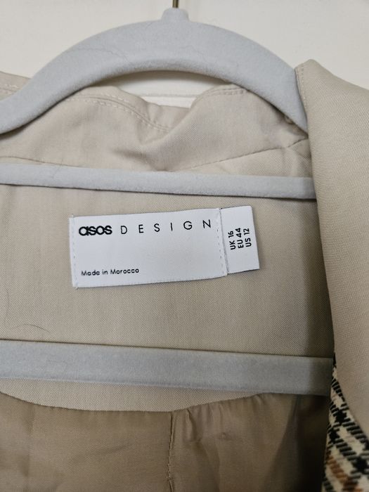 Płaszcz rozm. 42  beżowy z kratą , długi i nowy