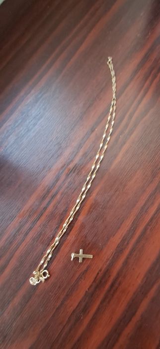 SPRZEDANY Złoty łancuszek z krzyżykiem