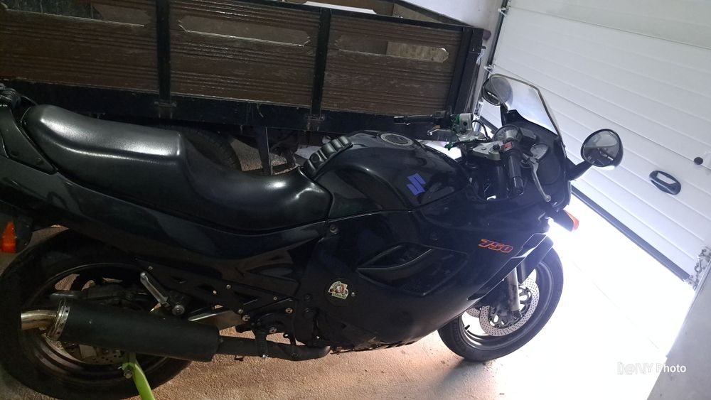 Suzuki Gsx750f 1992 78kw ler anúncio VALOR 1100€ até ao fim do mês