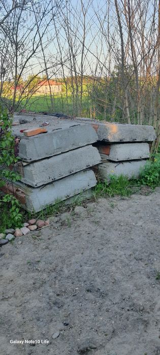 Płyty betonowe z elementami ceramicznymi