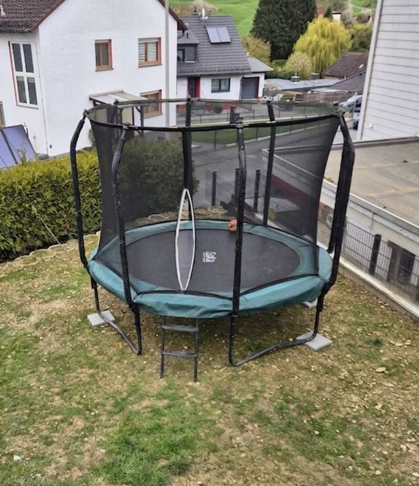 Trampolin Salta do ogrodu