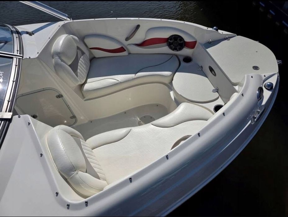 Motorówka STINGRAY 208 LR Wake – 2013 r. – 9 osób