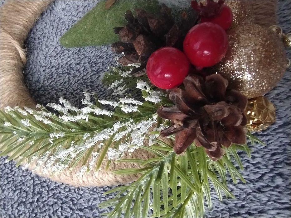 Wianek na drzwi w stylu rustykalnym że skrzatem, ozdoba drzwi