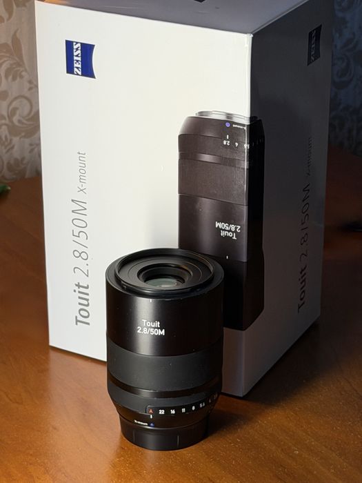 Обектив zeizz touit 2.8/50mm fujifilm