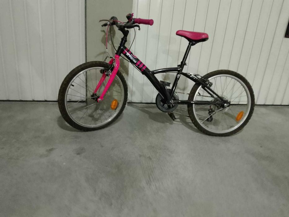 Bicicleta para menina B-Twin 24", preto e cor-de-rosa com mudanças