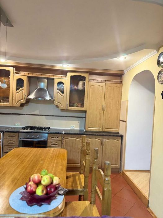 Продаж 3-кім квартири Митниця, вул. Нижня Горова