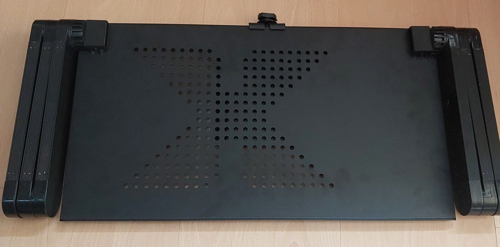 Suporte para portátil super-ajustável e com suporte para rato/telemóve