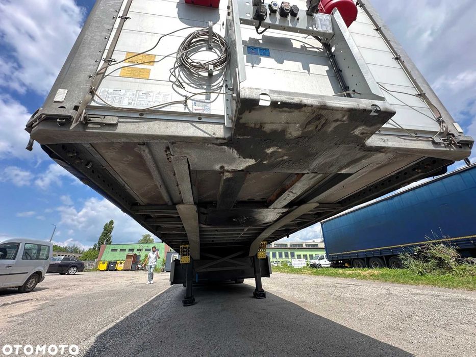 Schmitz Cargobull SCB S3T Schmitz / тентована / XL / 2X підйомні осі /