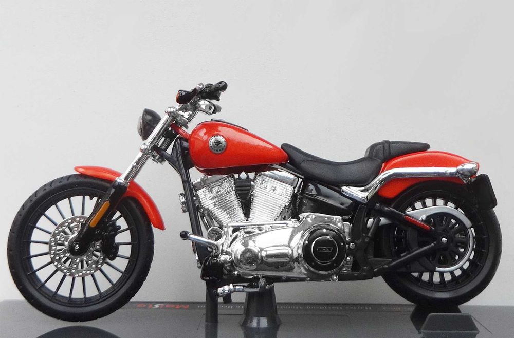 Модель мотоцикла Harley-Davidson 2016 Breakout 1:18