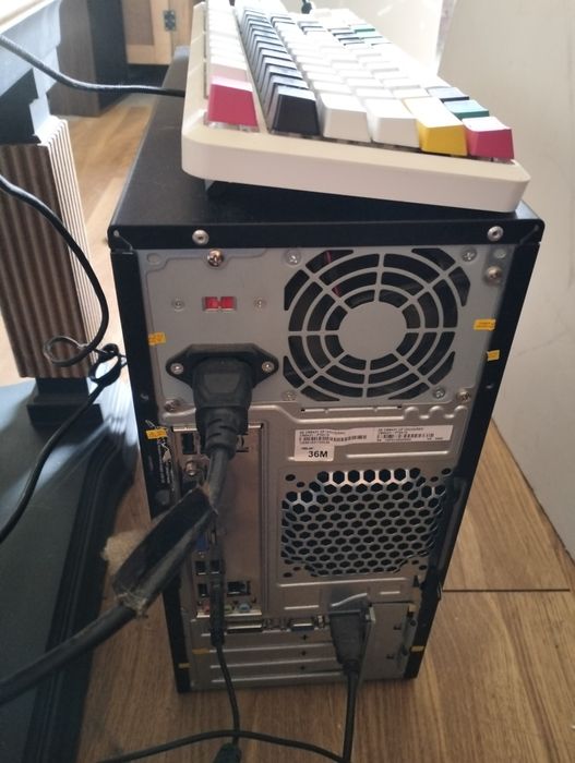 Computador + Ecrã + Teclado + Rato