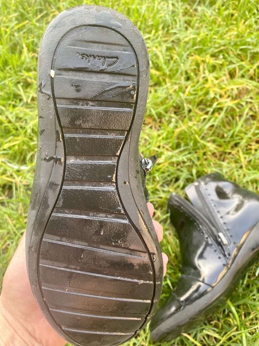 Ботинки осінь весна clarks  31 оригінал лаковані шкіра