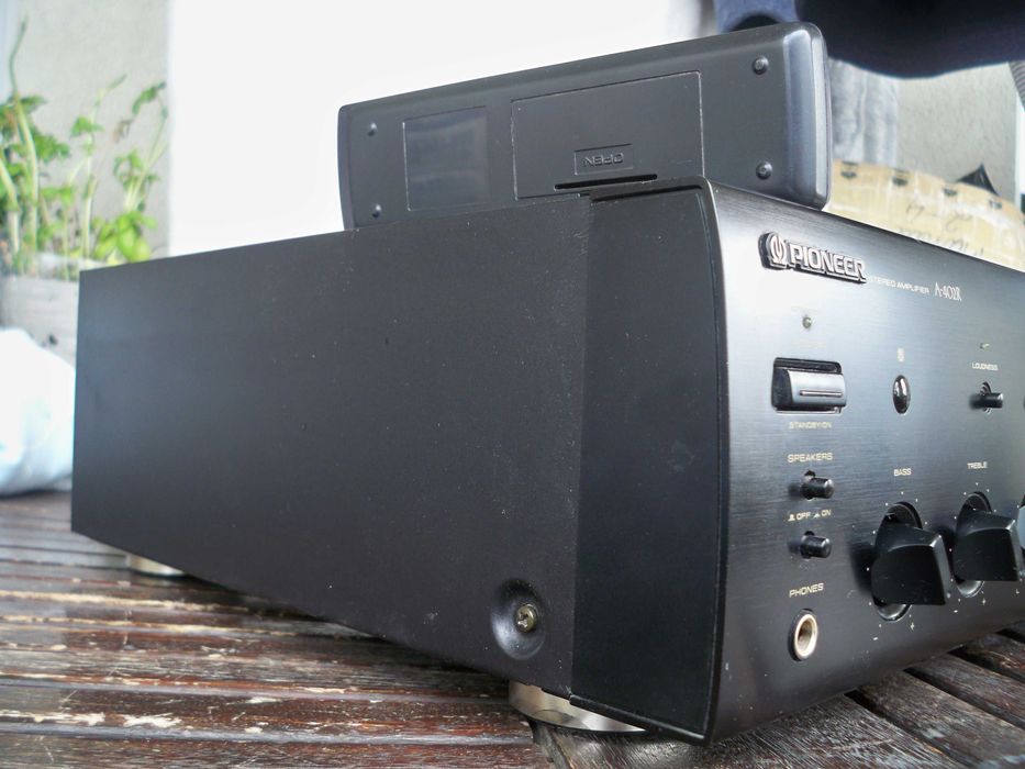 wzmacniacz Pioneer A-402R (niższy od A502R), opcjonalnie pilot CU-A006