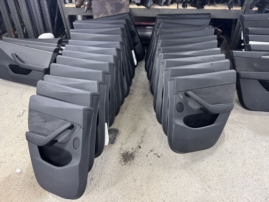 Карти , консоль model 3 , model y