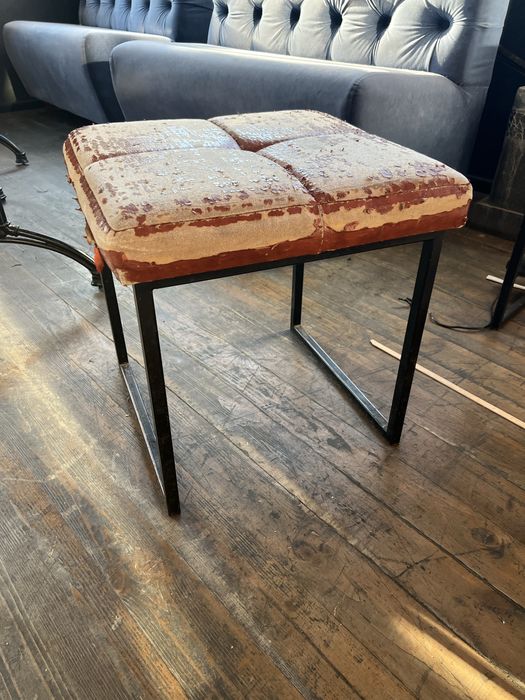 стільці, барна стійка, барні табурети для барів, кафе