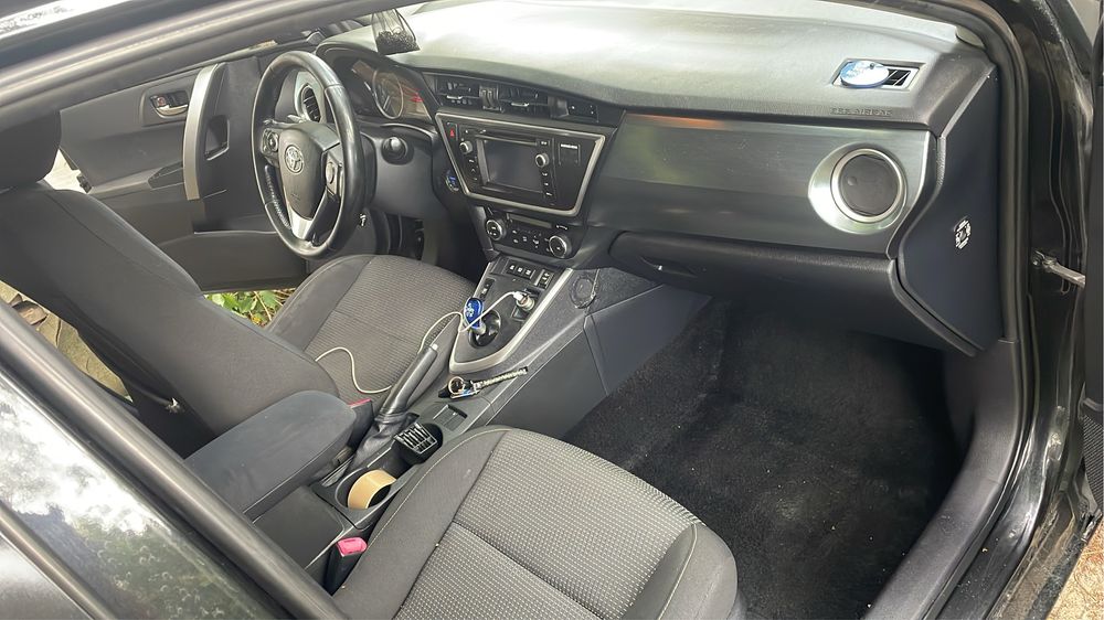 Toyota Auris 1.8 hybryda + LPG