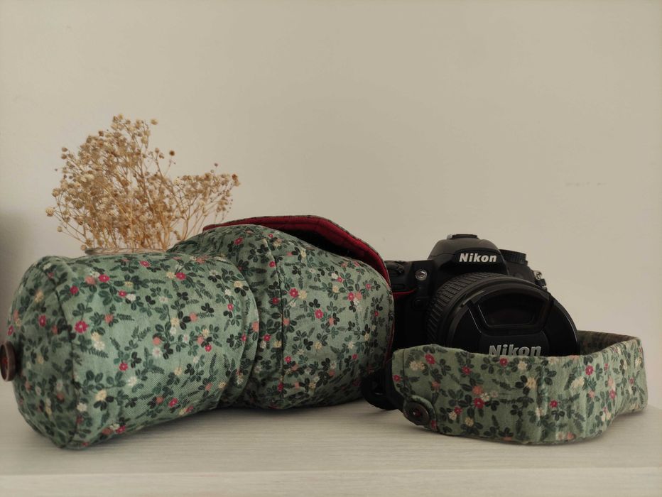 Nikon D7000 + 18-105mm + 50mm + extras