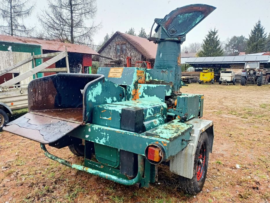 Rębak spalinowy do gałęzi