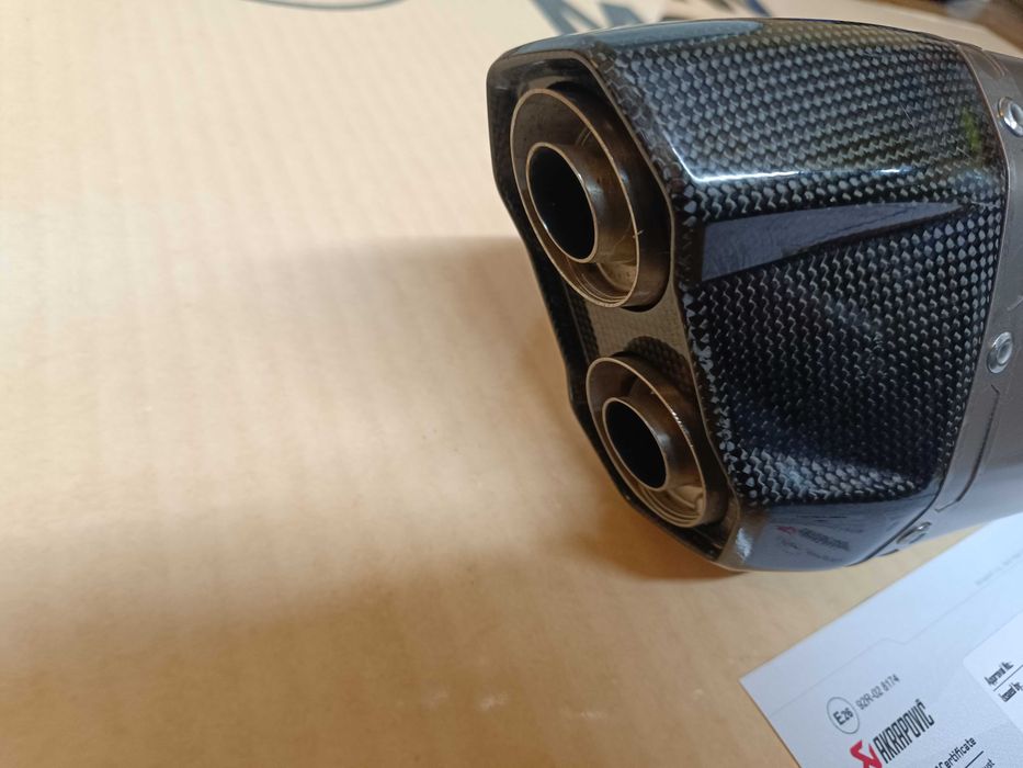 PONTEIRA AKRAPOVIC YAMAHA TENERE 700 - com um dano