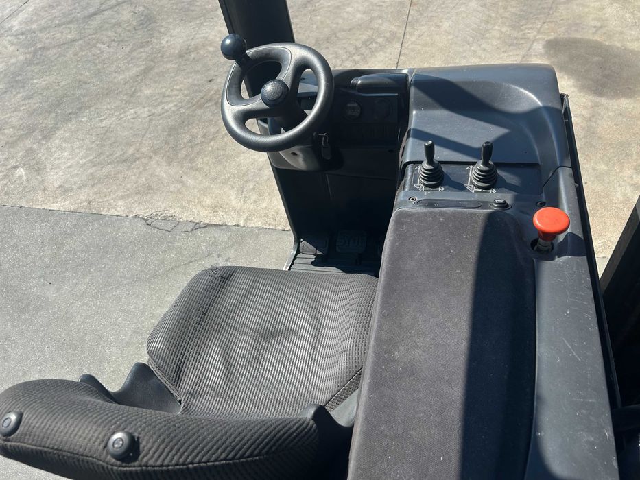 Empilhador Retrátil Linde R14