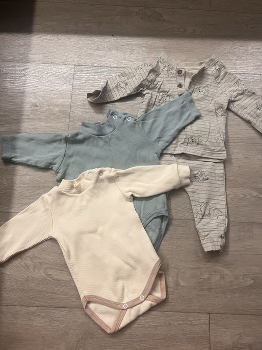 2 бодіка little angel ( один на флісі) +костюмчик 62