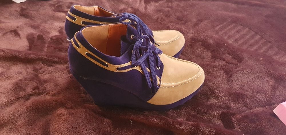 Buty na koturnie 39