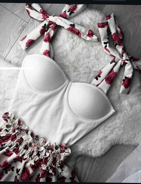 Ніжний комплект топ і спідниця