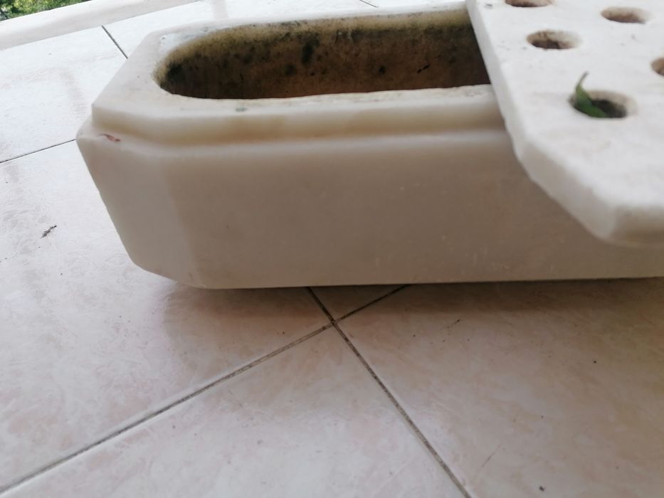Floreira de cemitério para desocupar impecável