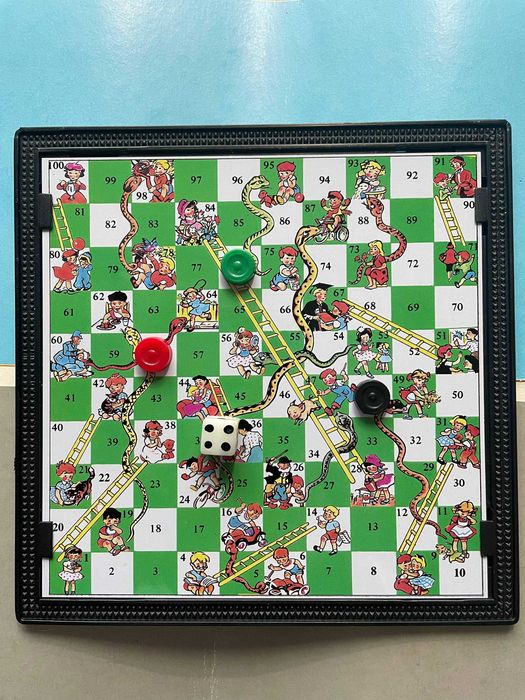 Настольные игры 7 в 1 .Шахматы, шашки, нарды и ещё 4 игры.