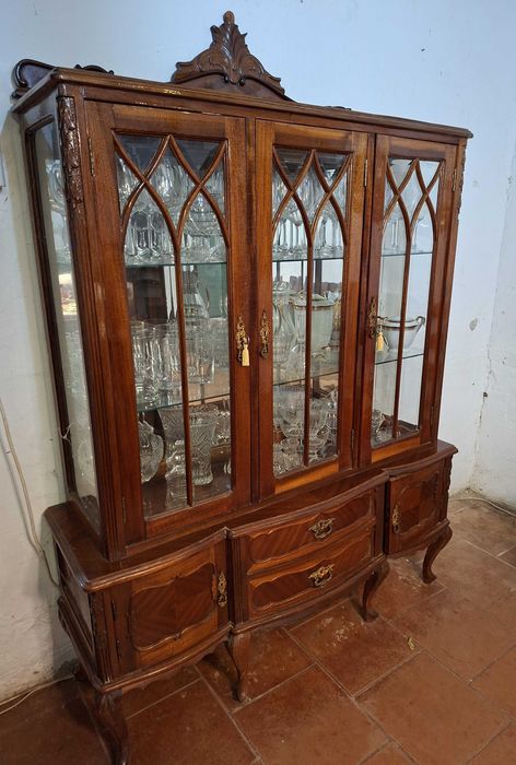 Cristaleira e mesa extensível estilo Queen Anne - vitrine antiga