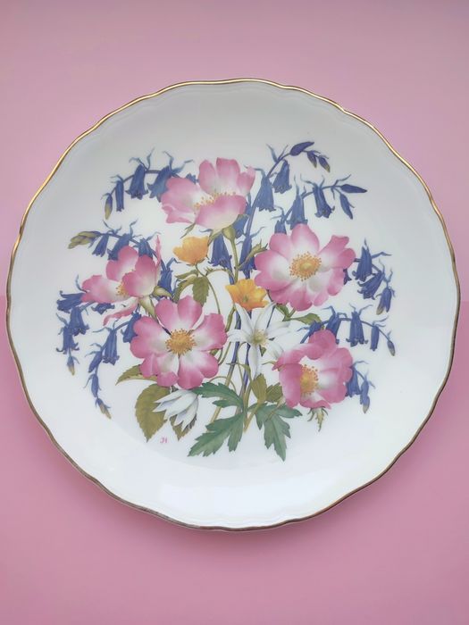 Колекційна фарфорова тарілка Royal Albert Woodland Roses із серії "Britain's Wild Flowers"