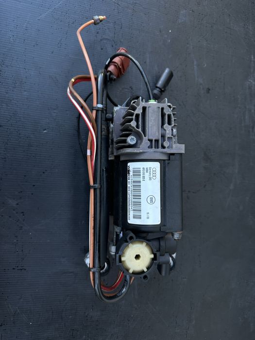 Компресор пневмопідвіски AUDI A6C6 пневмокомпресор