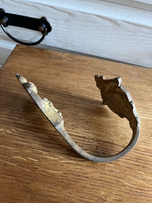 Mosiężny uchwyt ścienny w stylu rokokowym – ozdobny wspornik