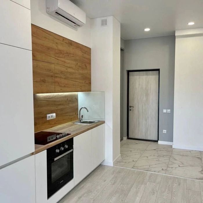 Дерибасовская,центр,балкон,свет вообще не отключают,посуточно,парковка