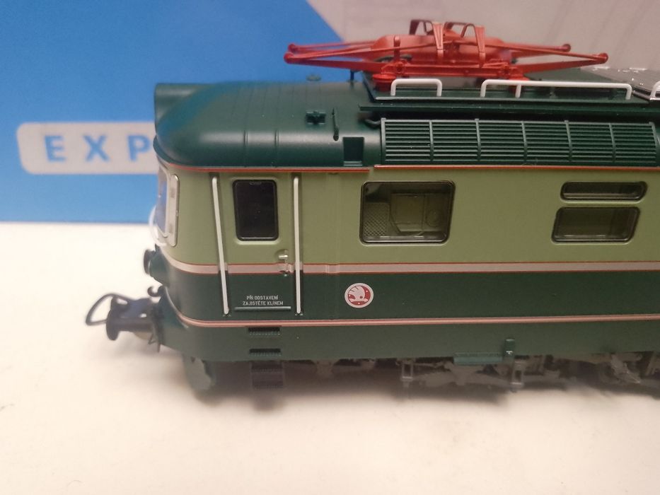 Электровоз Е669 типа ЧС2 от фирмы Piko арт.21020 аналог 1:87 но