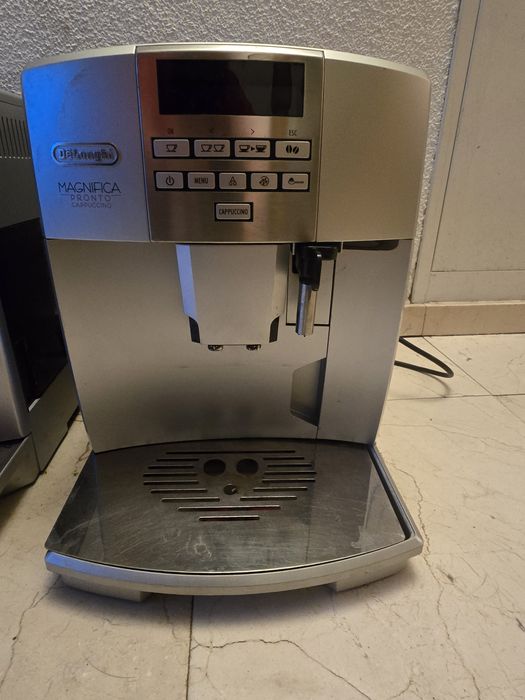 2 sztuki Ekspres Delonghi magnifica Pronto Cappuccino ESAM04.350.S