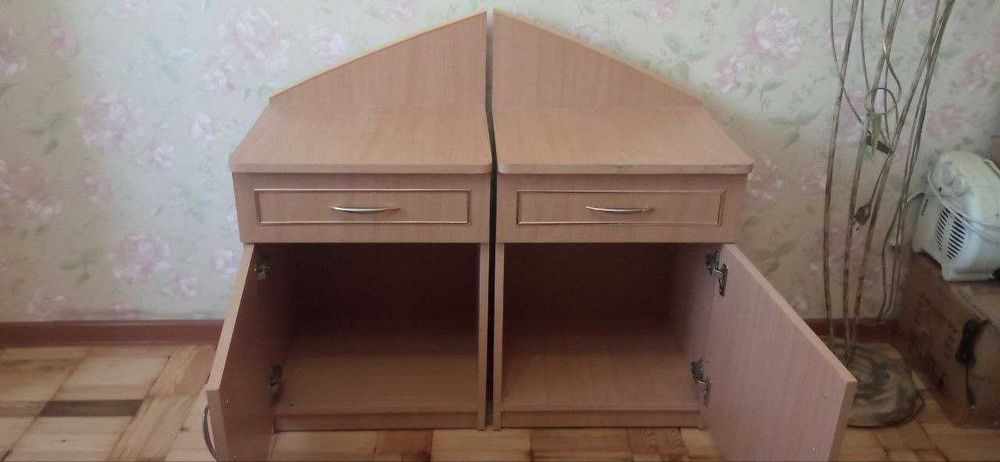 Продам 2 тумбы прикроватные